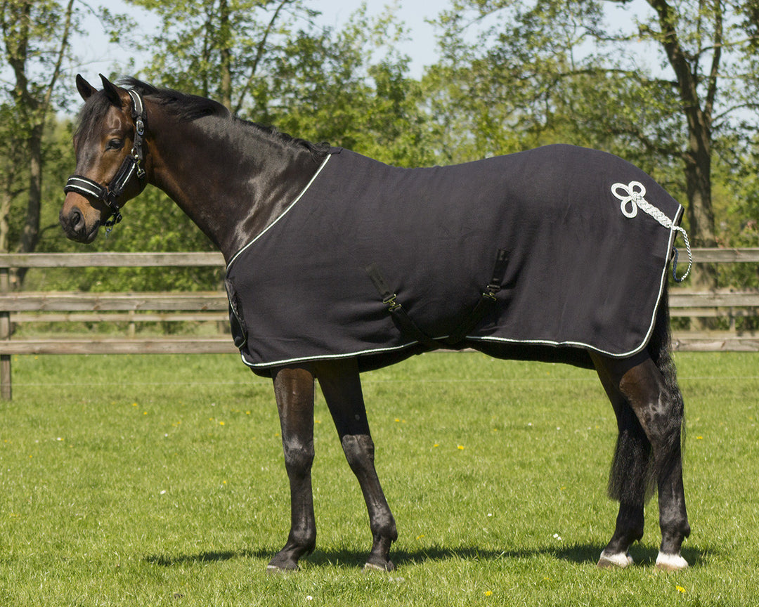 QHP  Fleece Rug with Ornament